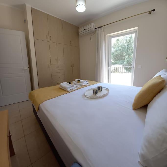 Olivo Nydri Apartment Bagian luar foto
